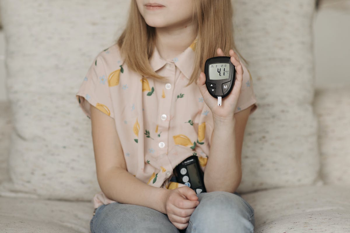 girl with glucometer