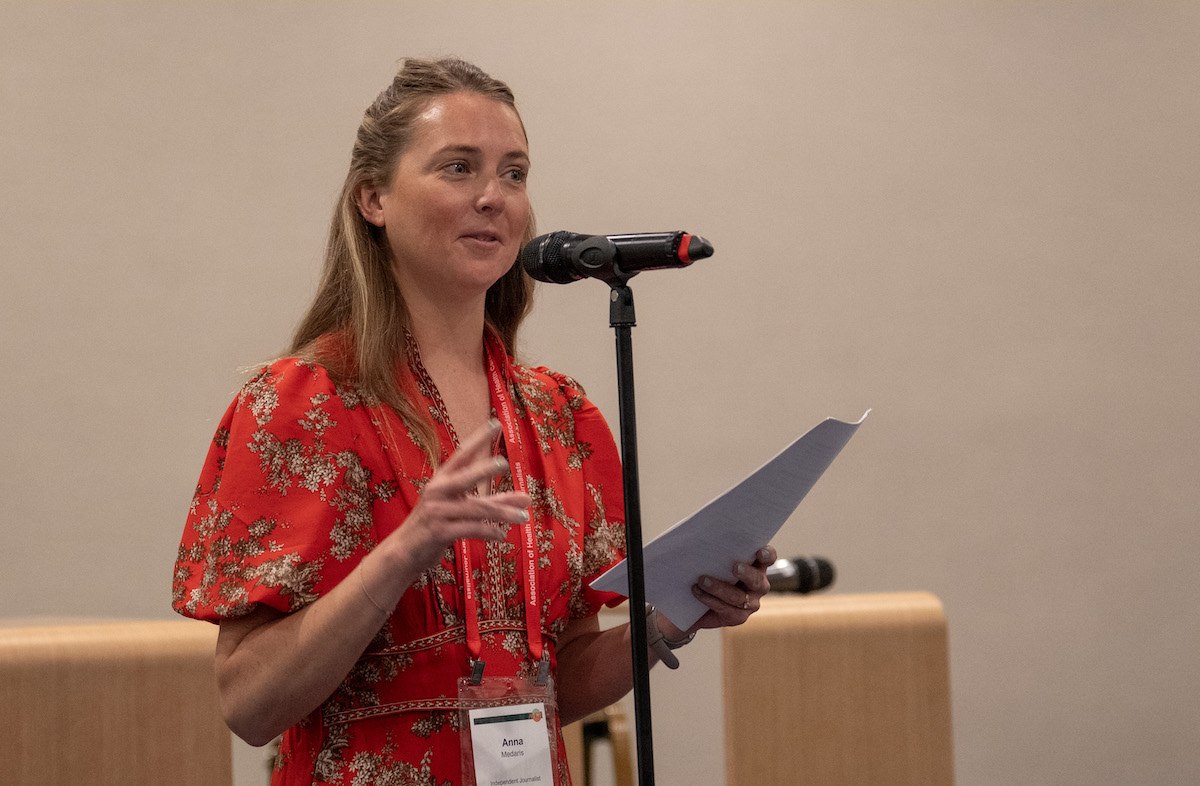 Anna Medaris during her HJ25 lightning talk "Red pens and cruel comments: How to handle criticism like a pro."