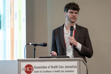 Investigative reporter Andrew Jones speaks at the HJ25 session "Hospitals in jeopardy: Reporting on local, systemic hospital failures"