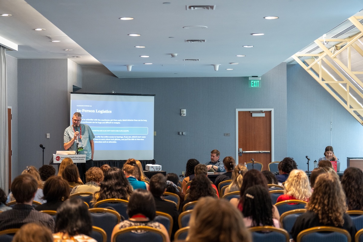 Independent journalist and AHCJ Board Member Randy Dotinga speaks during the "How to uncover great medical stories in court" workshop at HJ26. Photo by Zachary Linhares