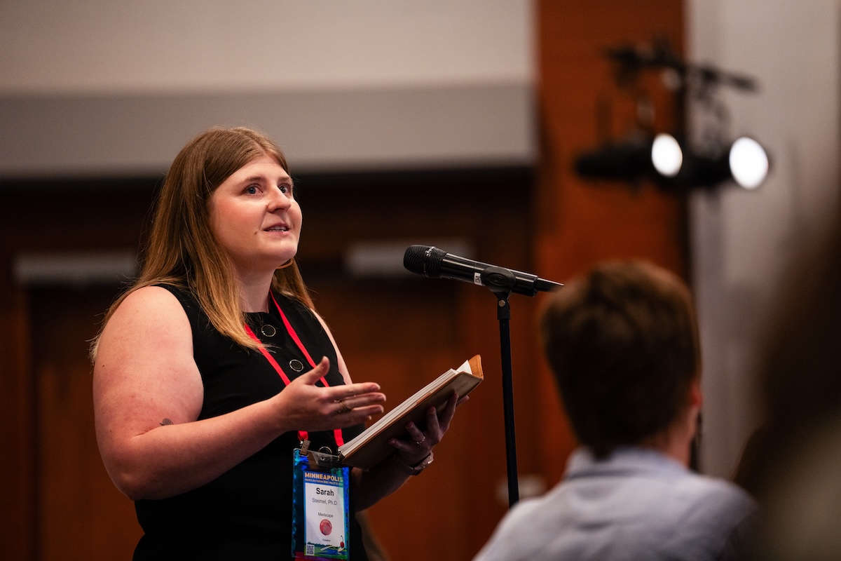 Medscape Senior Editor Sarah Steimel, Ph.D., asks panelists a question during Thursday's plenary at HJ26. Photo by Zachary Linhares