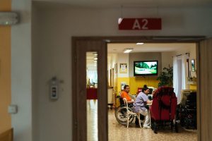 people in a nursing home. geriatric workforce shortage